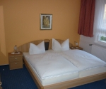 zimmer_bett